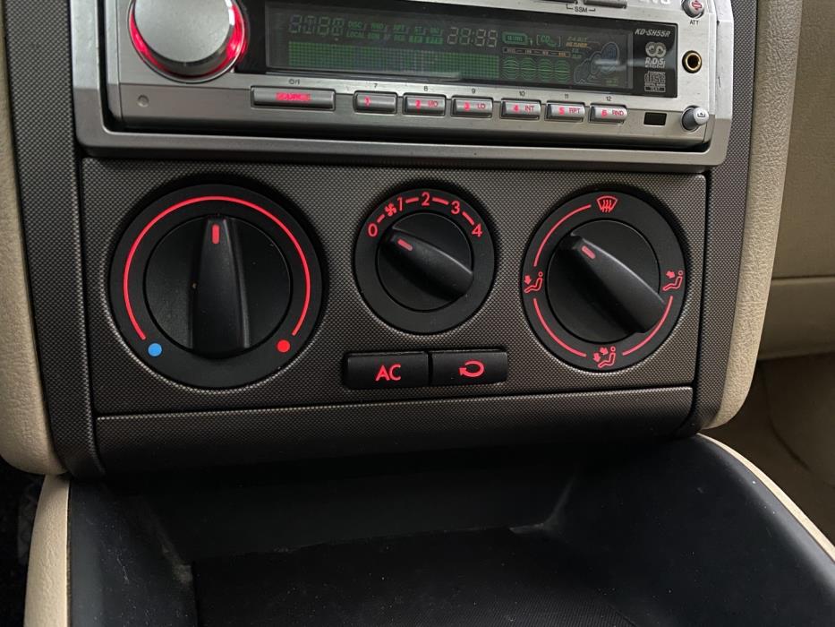 VOLKSWAGEN Bora 2002