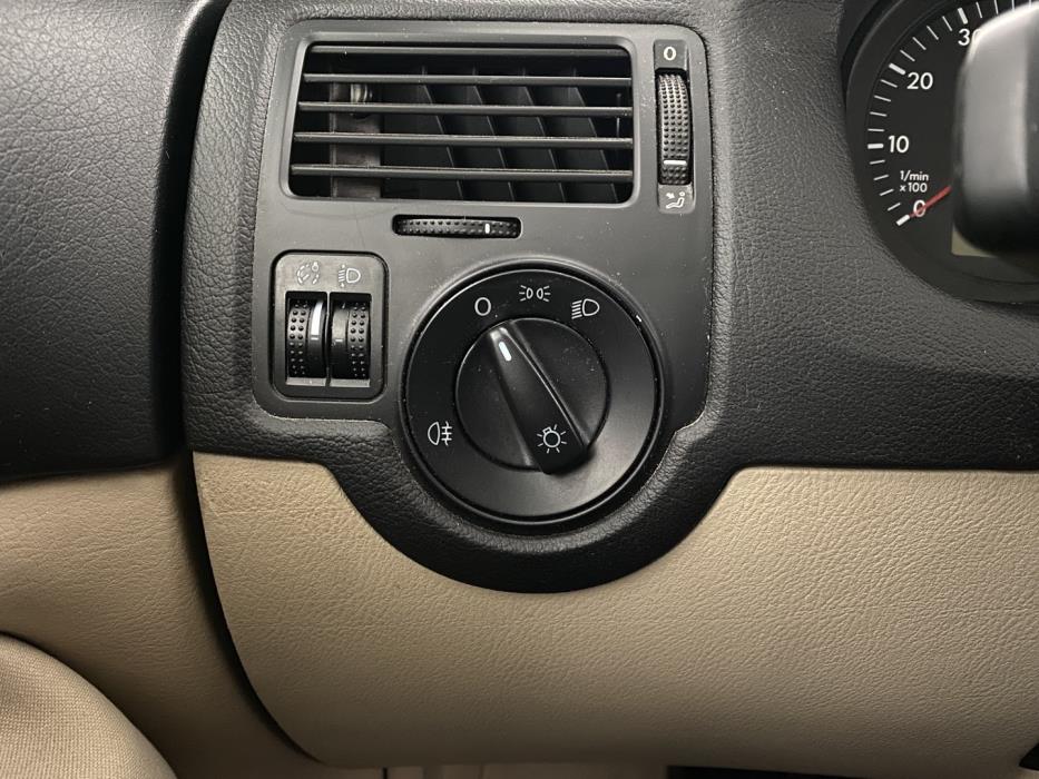 VOLKSWAGEN Bora 2002