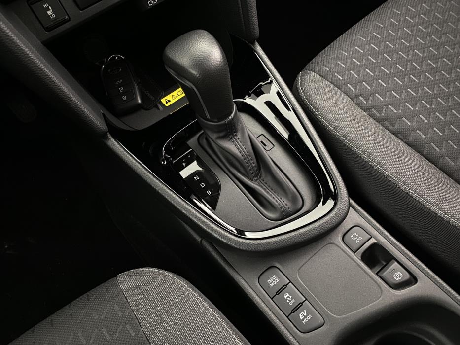 TOYOTA Yaris Cross 2025