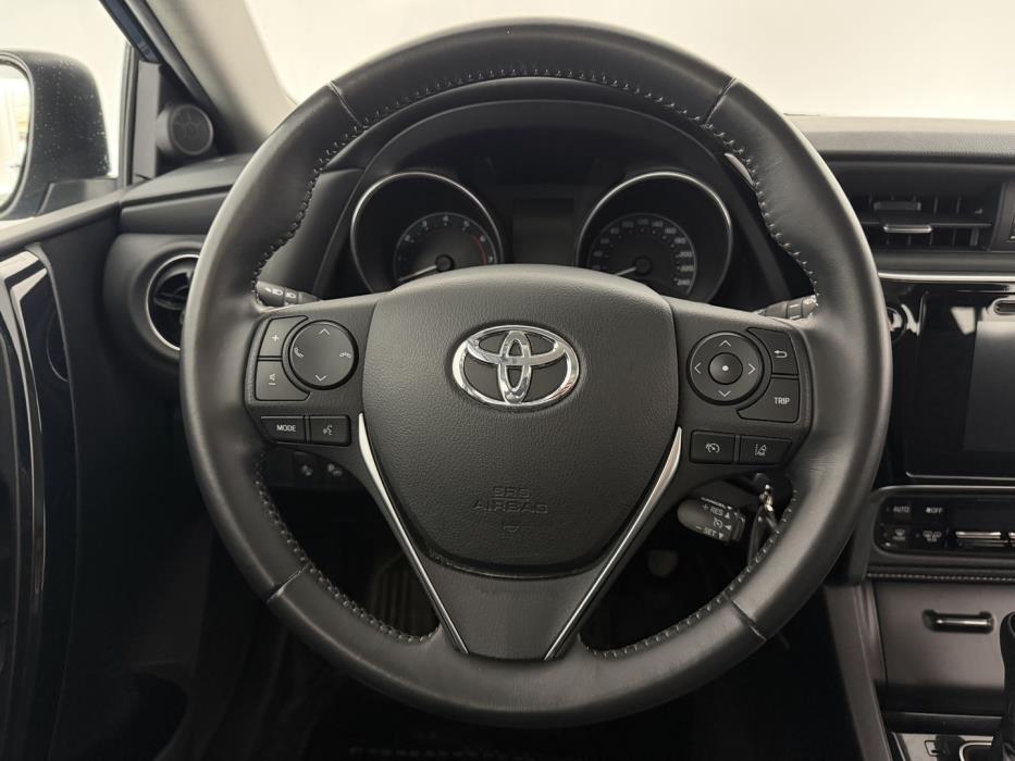 TOYOTA Auris 2016