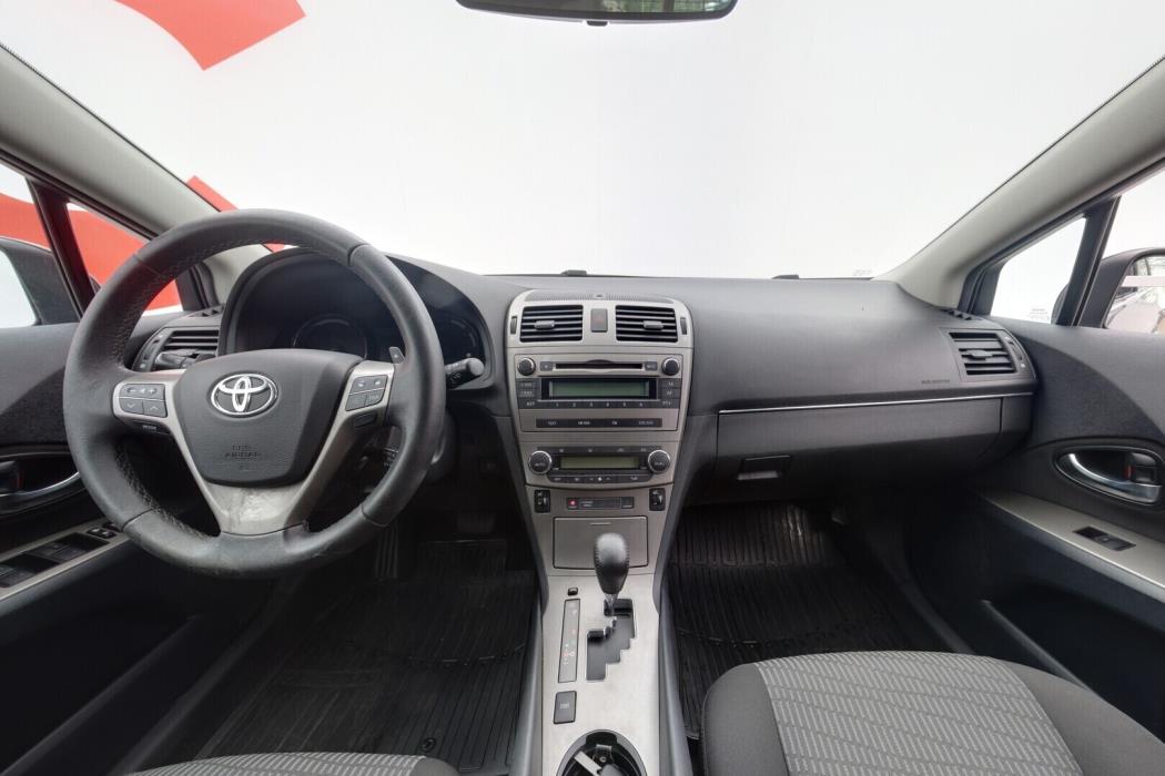 TOYOTA Avensis 2011