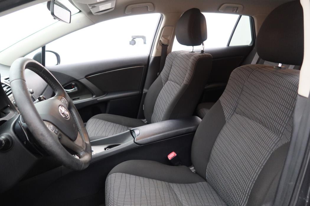 TOYOTA Avensis 2011