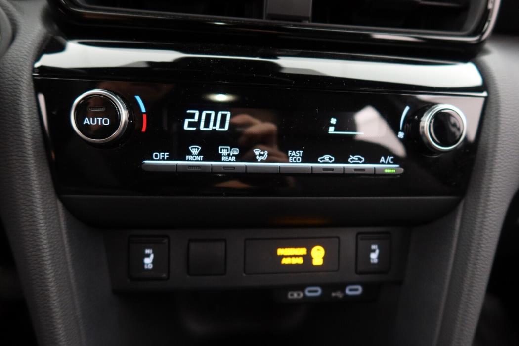 TOYOTA Yaris Cross 2026