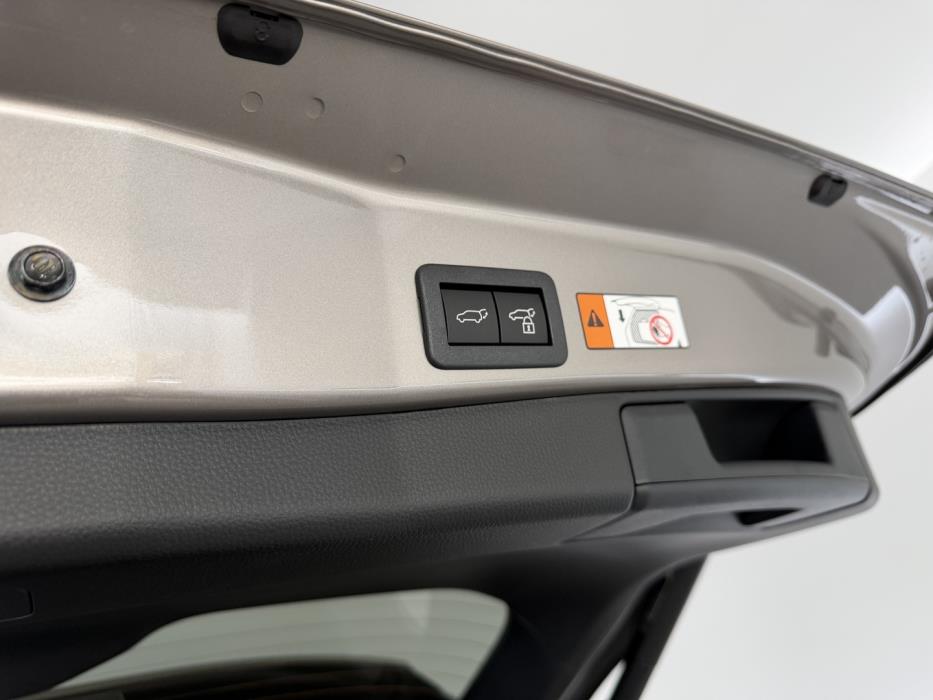 TOYOTA RAV4 2026