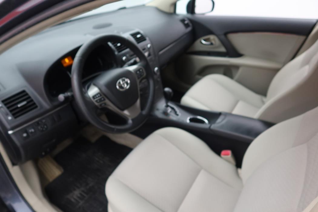 TOYOTA Avensis 2010