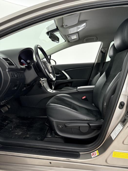 TOYOTA Avensis 2014
