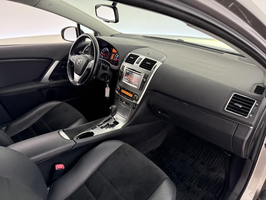 TOYOTA Avensis 2014