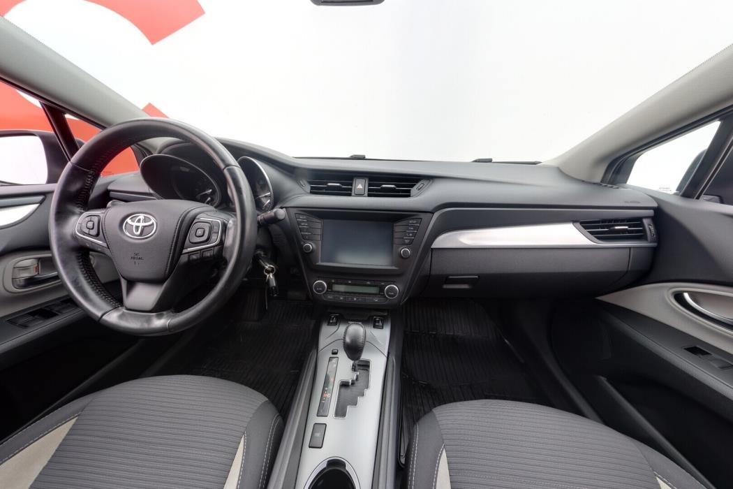 TOYOTA Avensis 2016