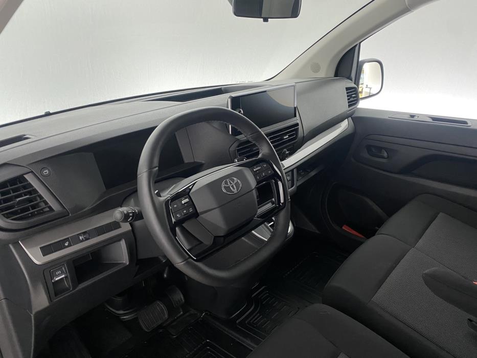 TOYOTA Proace 2025
