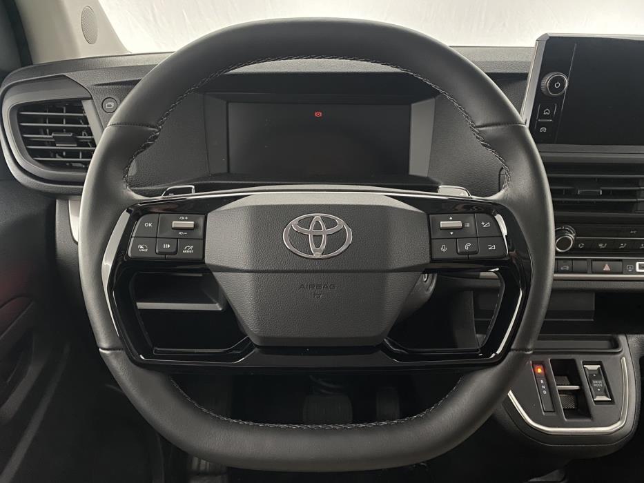TOYOTA Proace 2025