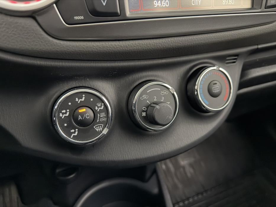 TOYOTA Yaris 2014