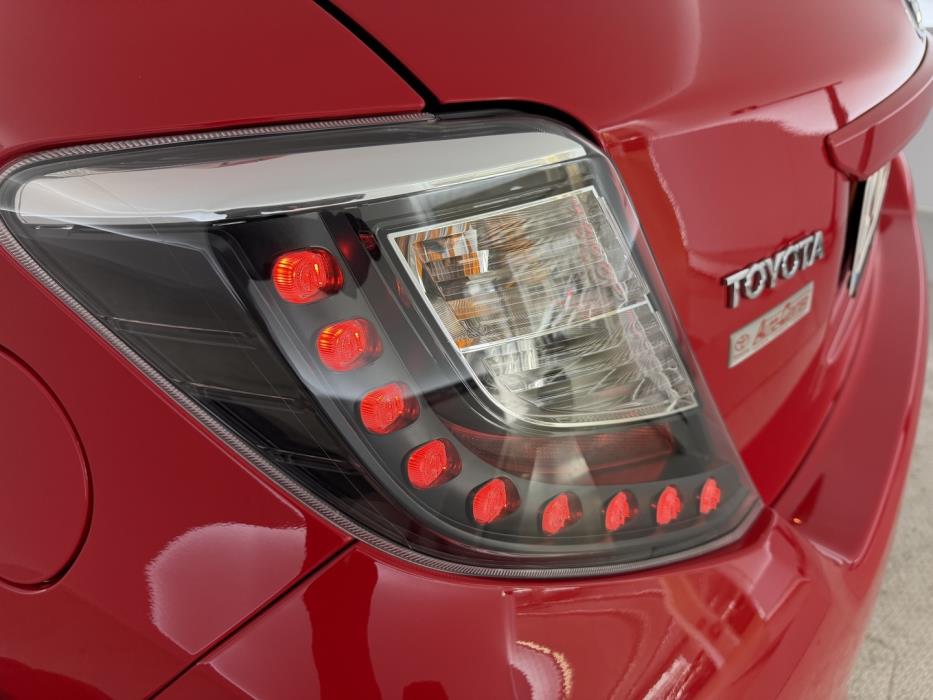TOYOTA Yaris 2014