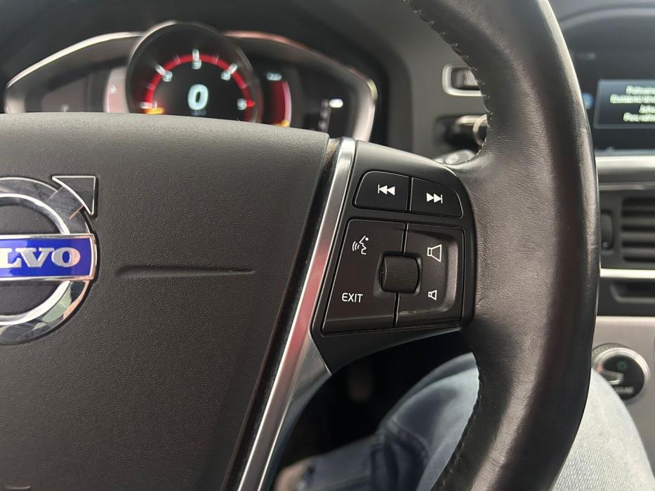 VOLVO V60 2015