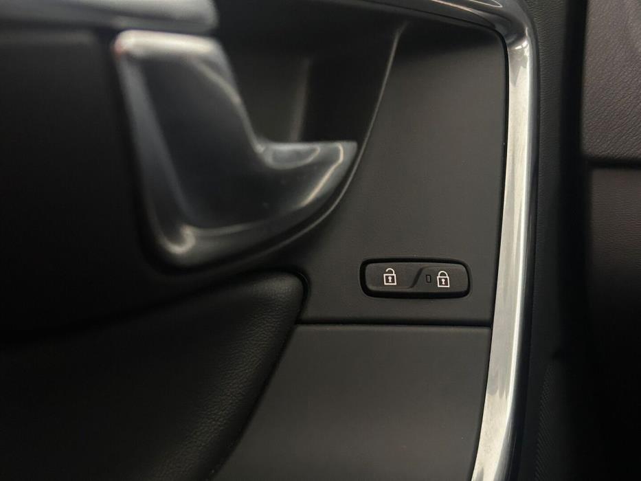 VOLVO V60 2015