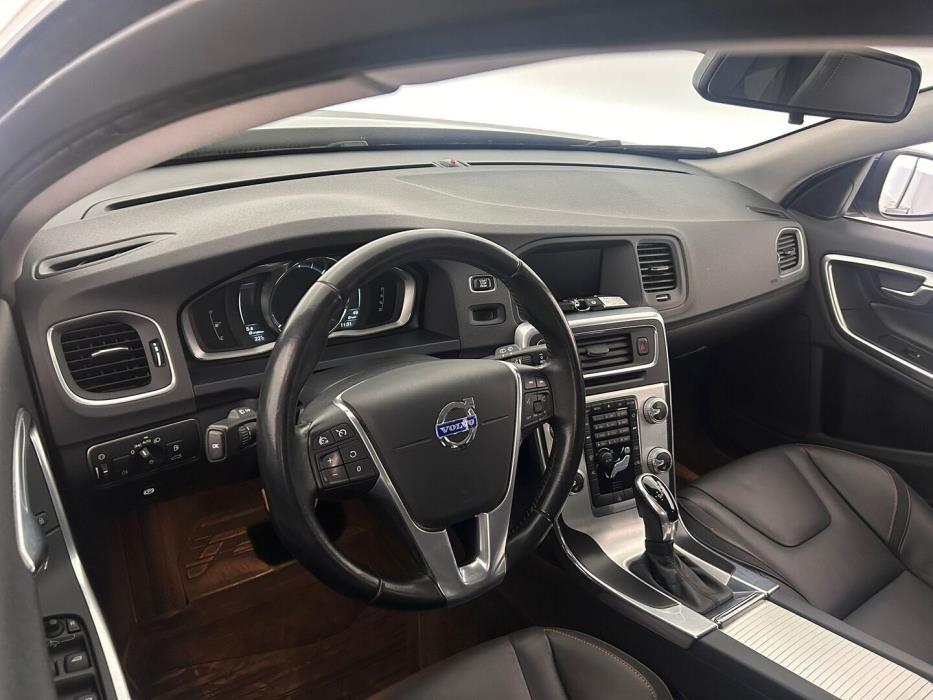VOLVO V60 2015