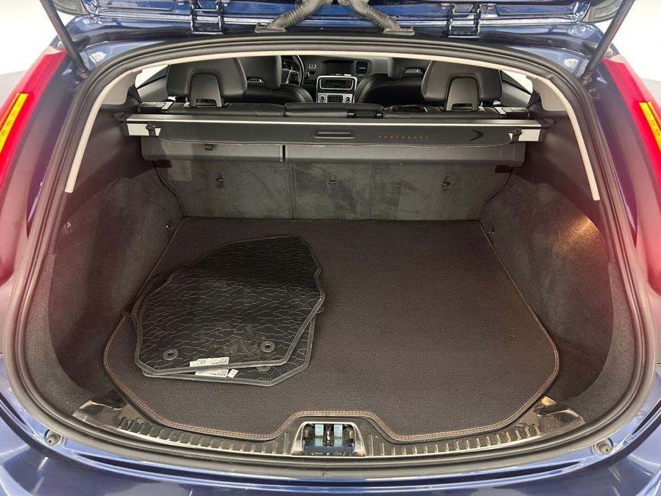 VOLVO V60 2015