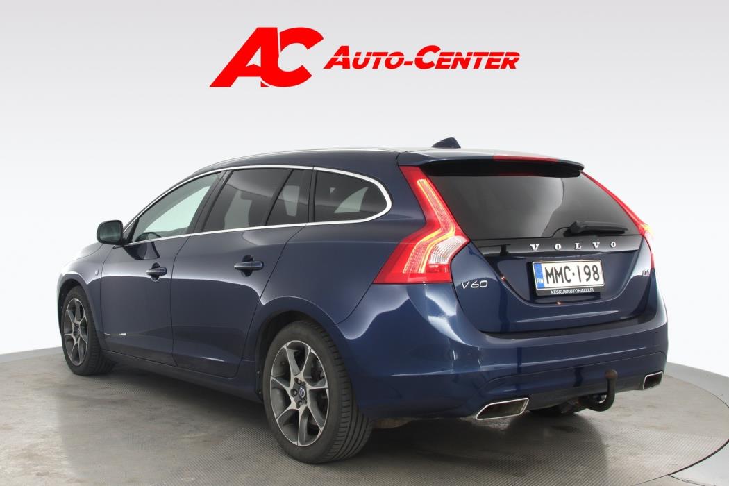VOLVO V60 2015