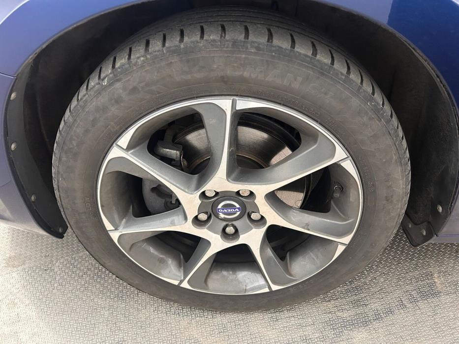 VOLVO V60 2015