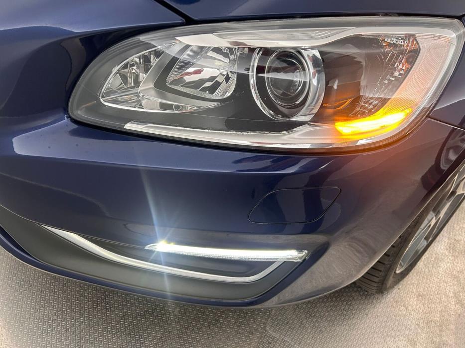VOLVO V60 2015