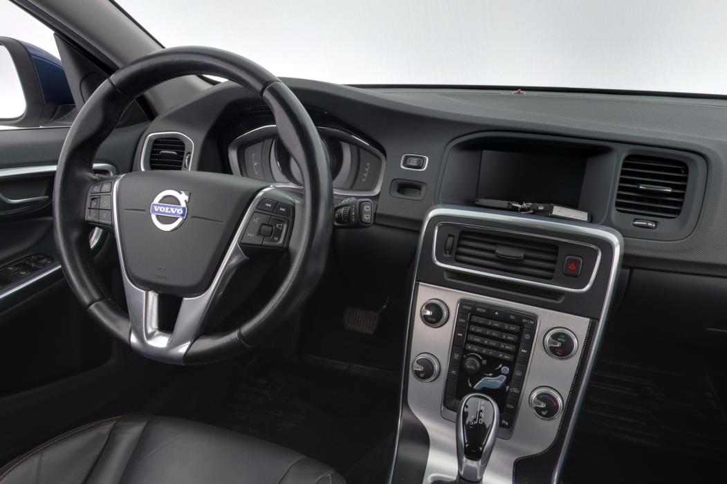 VOLVO V60 2015