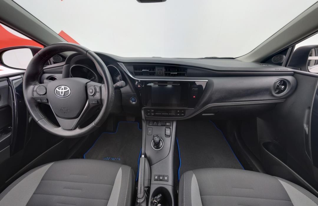 TOYOTA Auris 2016