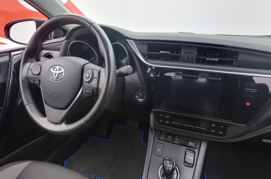 TOYOTA Auris 2016