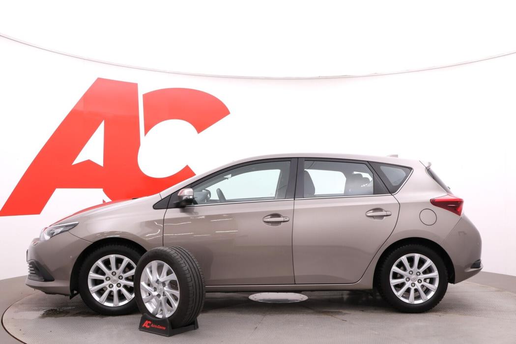 TOYOTA Auris 2016