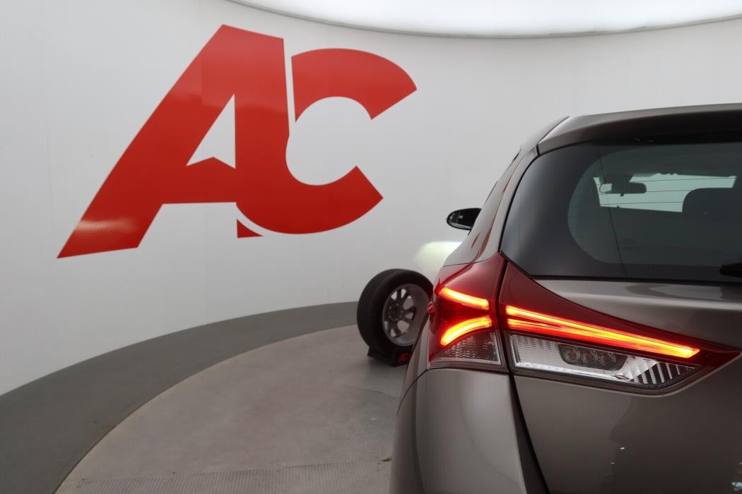 TOYOTA Auris 2016
