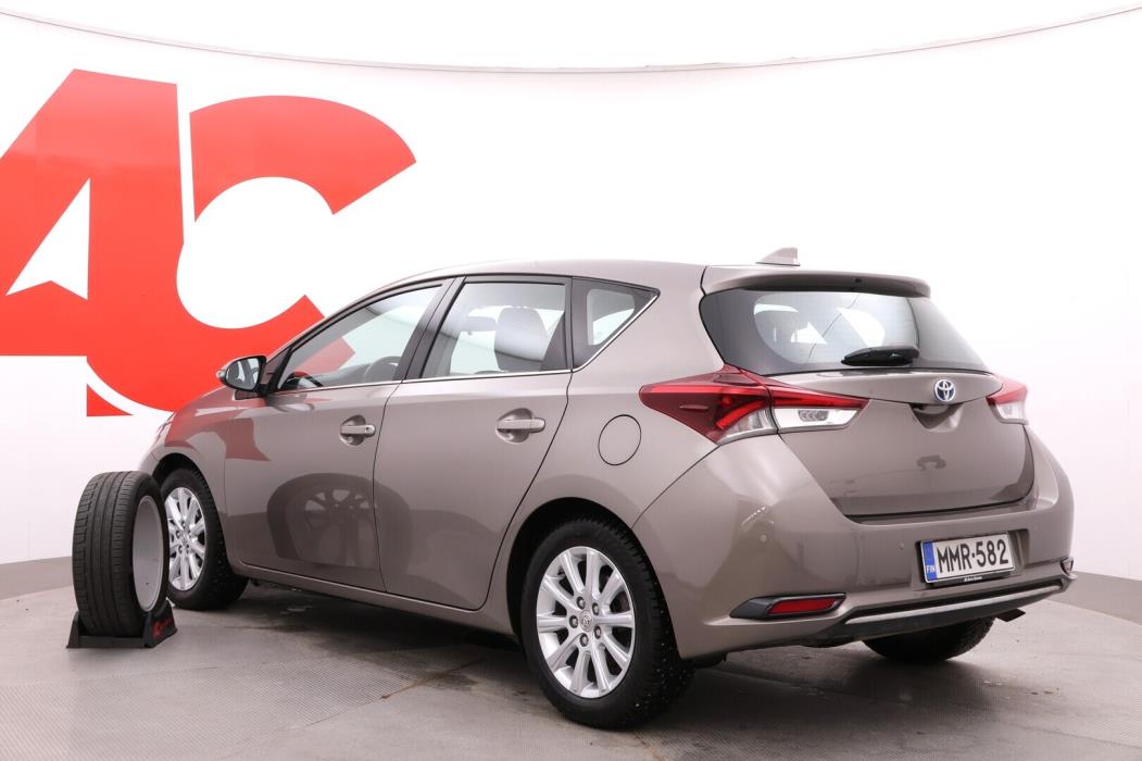 TOYOTA Auris 2016