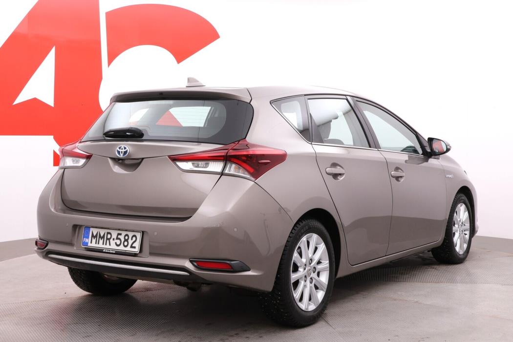 TOYOTA Auris 2016