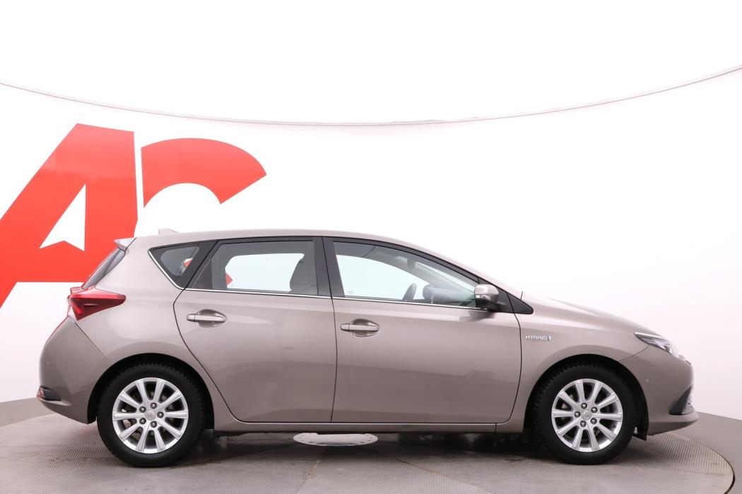 TOYOTA Auris 2016