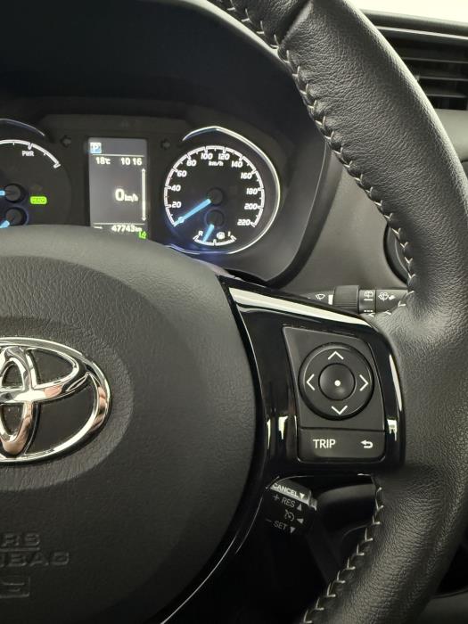 TOYOTA Yaris 2017