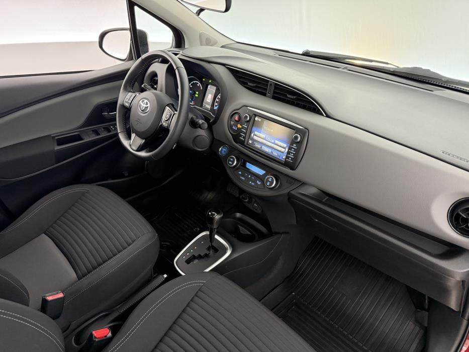 TOYOTA Yaris 2017