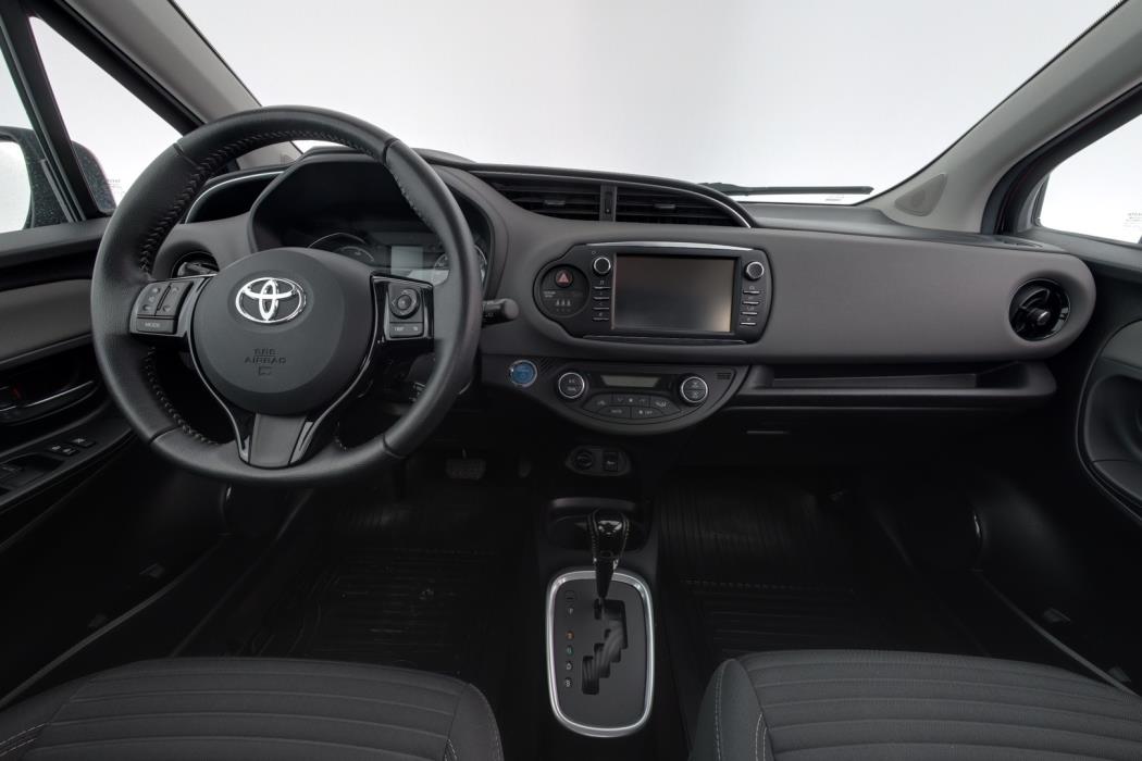TOYOTA Yaris 2017