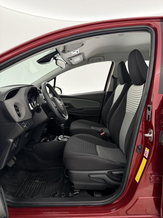 TOYOTA Yaris 2017