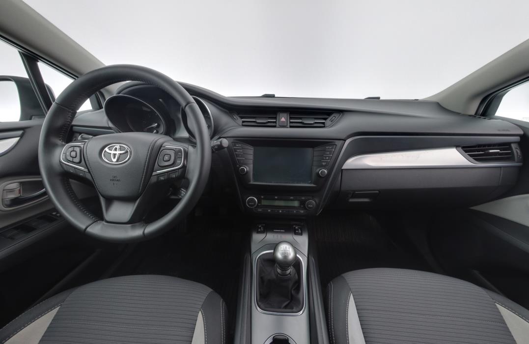TOYOTA Avensis 2016