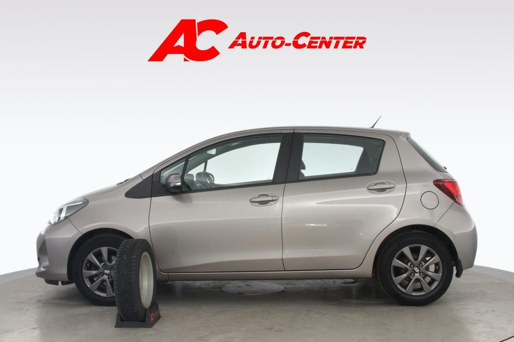 TOYOTA Yaris 2015