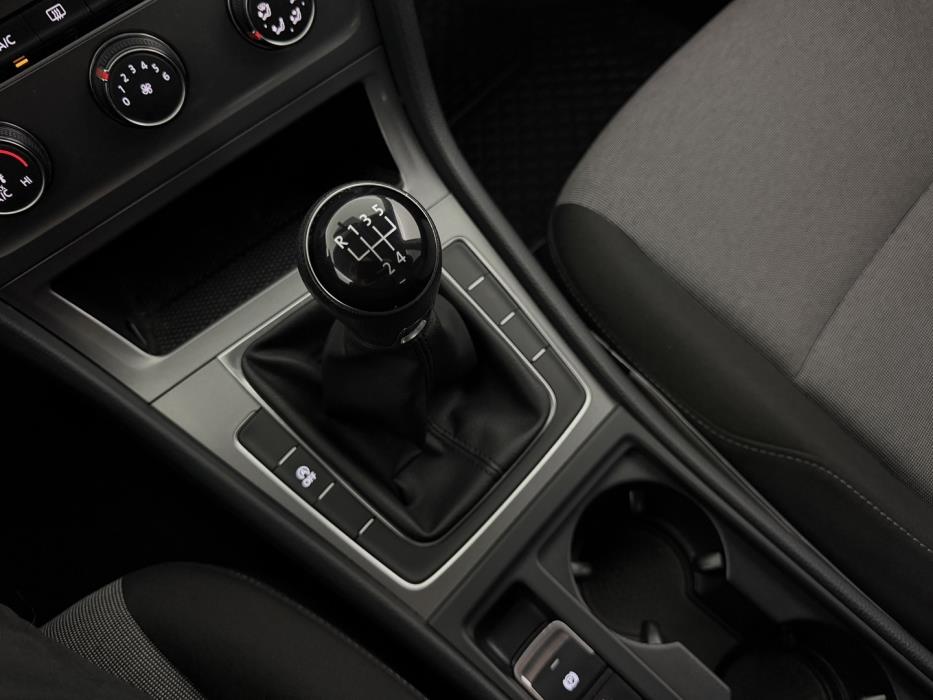 VOLKSWAGEN Golf 2015