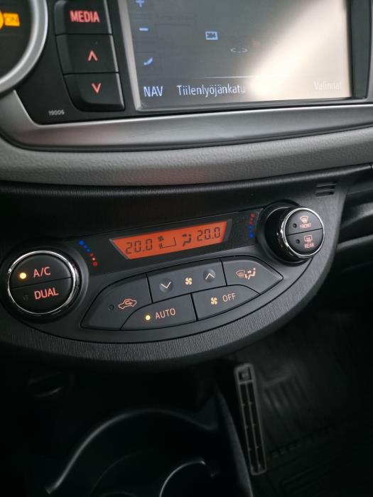 TOYOTA Yaris 2013