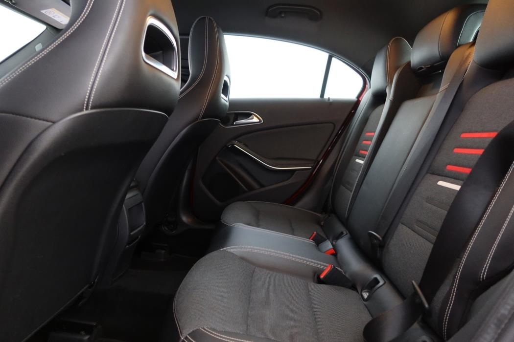 MERCEDES-BENZ A 2017