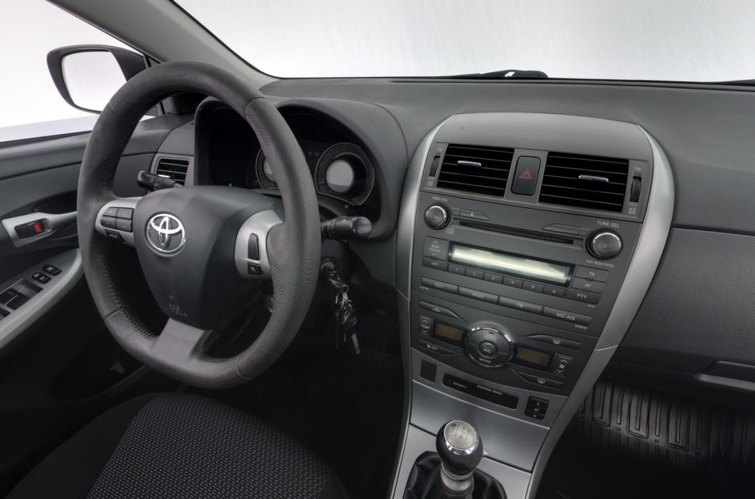 TOYOTA Corolla 2011