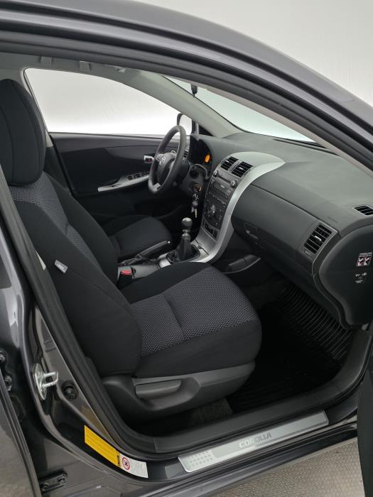 TOYOTA Corolla 2011