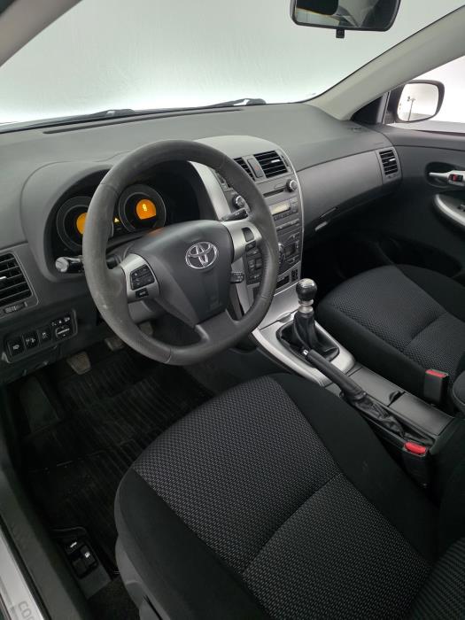 TOYOTA Corolla 2011