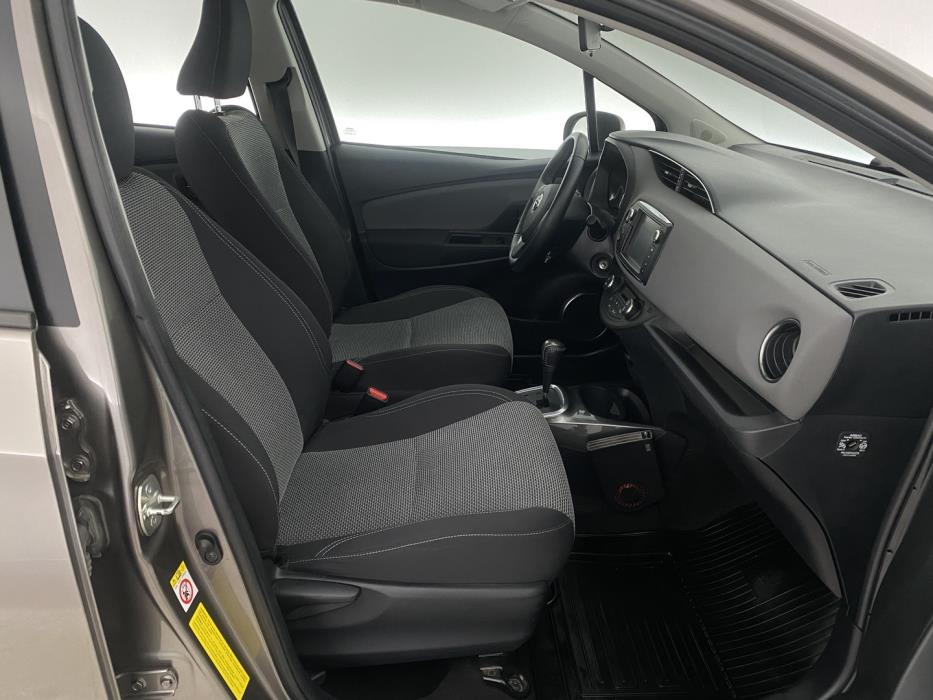 TOYOTA Yaris 2017