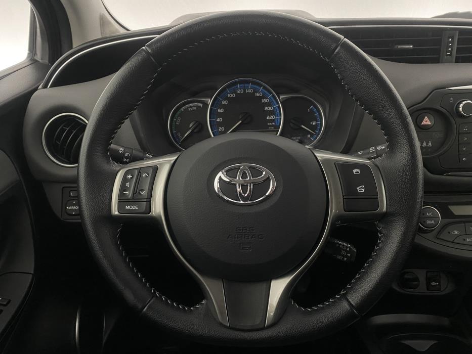 TOYOTA Yaris 2017