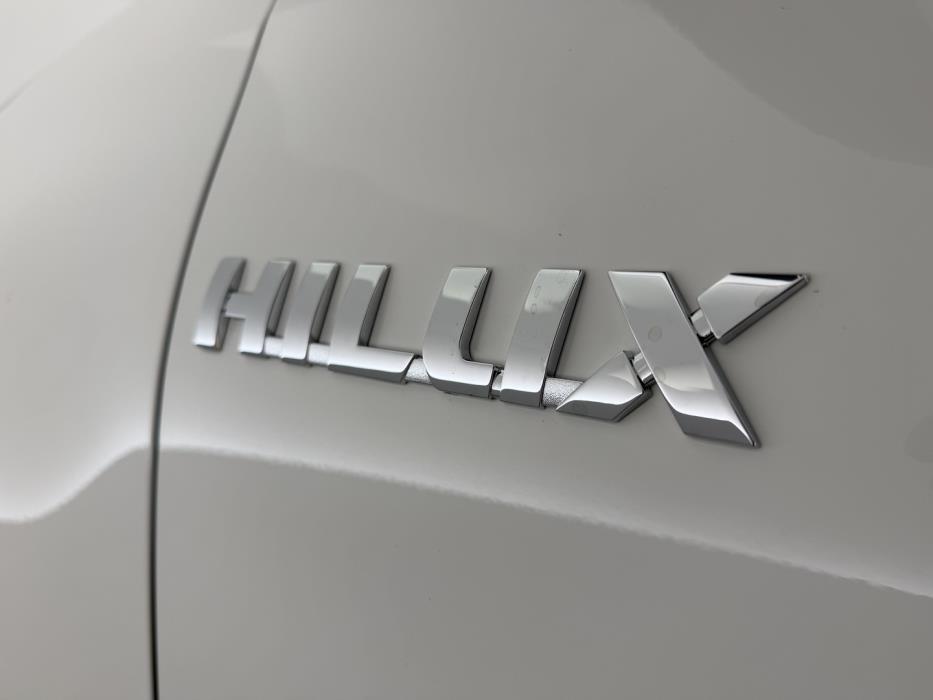 TOYOTA Hilux 2023