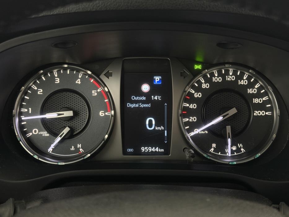 TOYOTA Hilux 2023