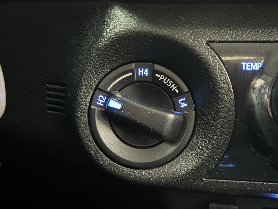 TOYOTA Hilux 2023