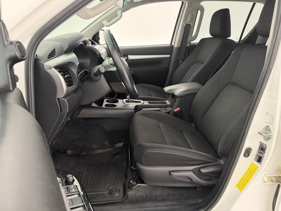 TOYOTA Hilux 2023