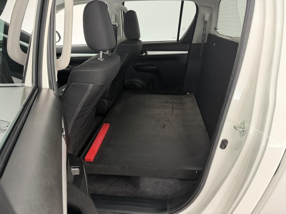 TOYOTA Hilux 2023